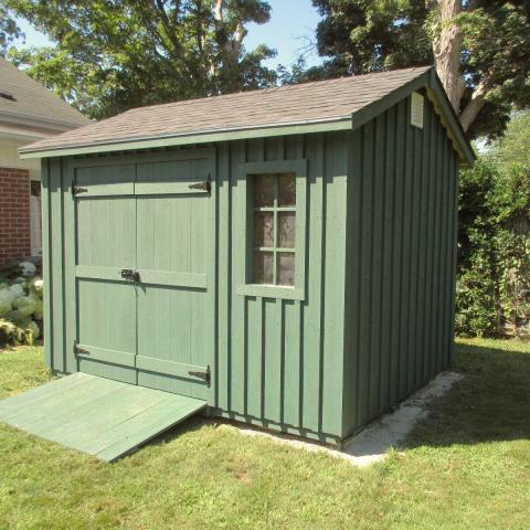 8 x 10 high board and batten with double doors and a ramp.